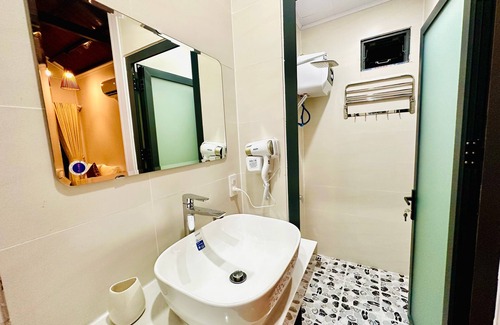 Khu 6 Hotel | The Poplar Resort