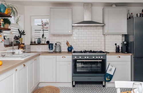 Henley-on-Thames House | The Poppies - From 150 Per Night
