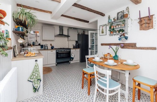 Henley-on-Thames House | The Poppies - From 150 Per Night