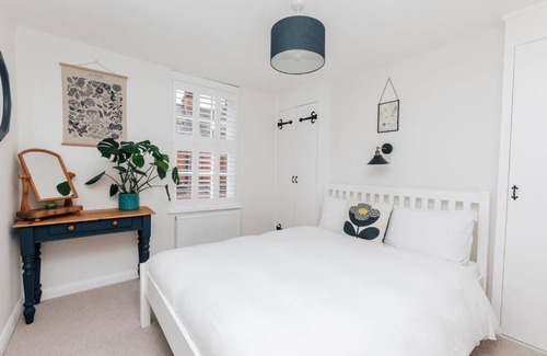 Henley-on-Thames House | The Poppies