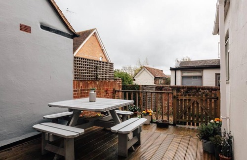 Henley-on-Thames House | The Poppies
