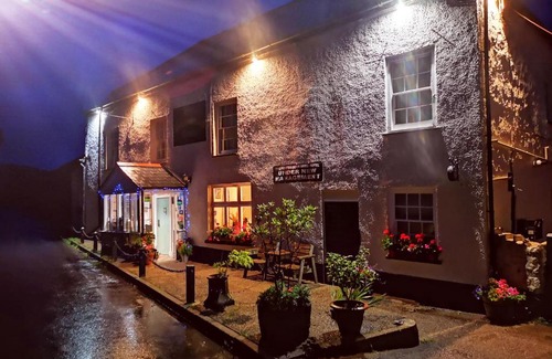 Burrington Hotel | The Portsmouth Arms Hotel