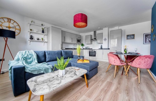 Barnwood Apartment | The Post House Two by Fortuna Property, The Post House Two Apartment