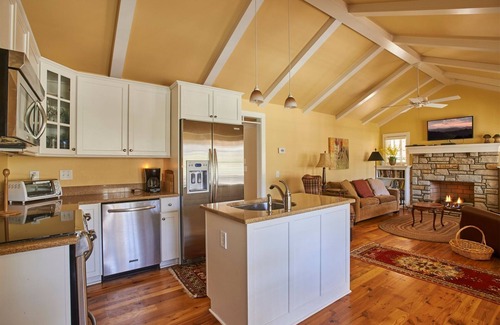 Blowing Rock Cottage | The Post House 2BR/2BA Updated Cottage in Downtown Blowing Rock