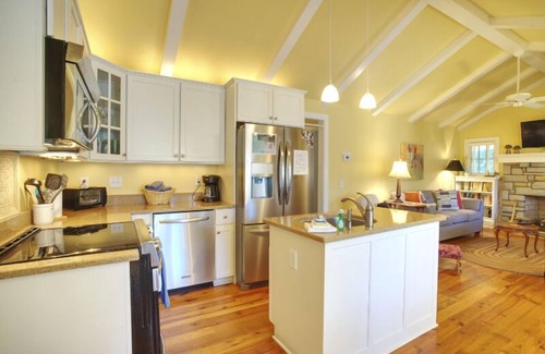 Blowing Rock Cottage | The Post House 2BR/2BA Updated Cottage in Downtown Blowing Rock