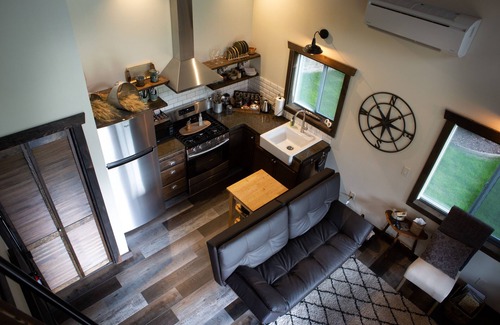 College Place Cottage | The Potter's Retreat Cottage with Two Queen Beds