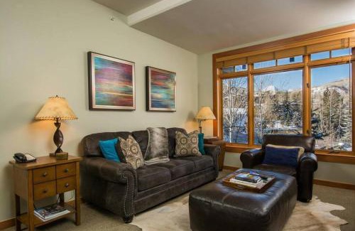 Snowmass Village House | The Powder Den Cozy Alpine Basecamp