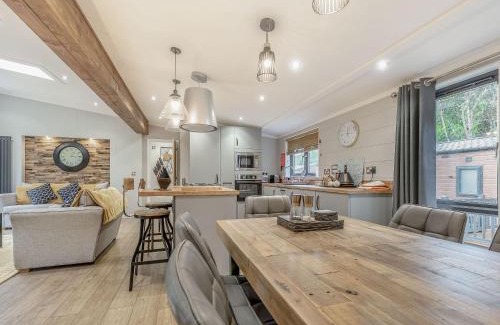 Felinfach House | The Powys Lodge