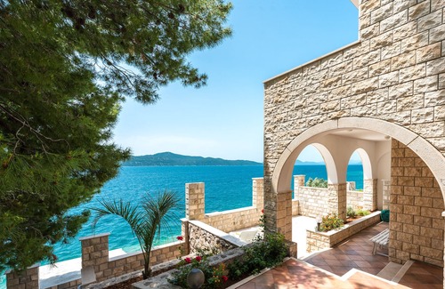 Slano Apartment | The Presidential Apartment with 5 bedrooms, 2 Sea-view terraces and BBQ grill