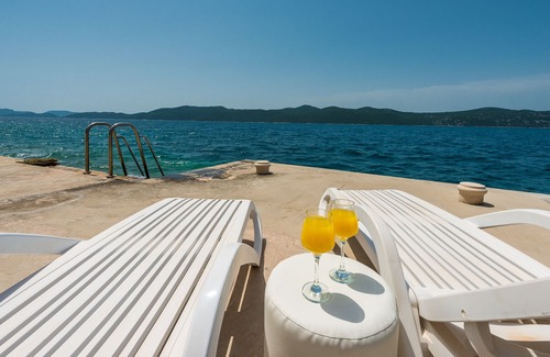 Slano Apartment | The Presidential Apartment with 5 bedrooms, 2 Sea-view terraces and BBQ grill