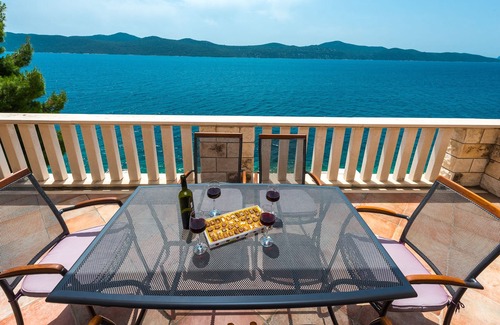 Slano Apartment | The Presidential Apartment with 5 bedrooms, 2 Sea-view terraces and BBQ grill