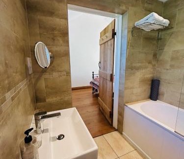Stow Maries Bed & Breakfast | The Prince of Wales