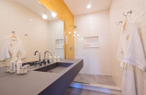 West Loop Bed & Breakfast | The Publishing House B&B