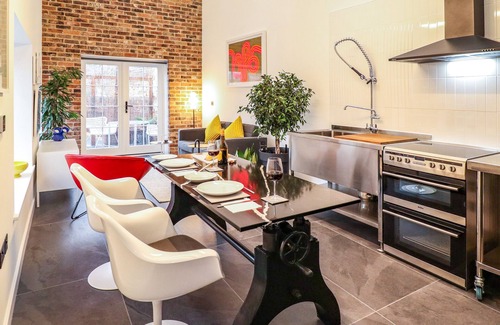 North Wheatley Cottage | THE PUMP HOUSE FORGE, romantic, with a garden in Misterton