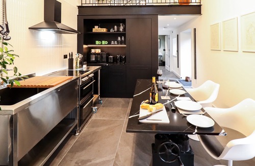 North Wheatley Cottage | THE PUMP HOUSE FORGE, romantic, with a garden in Misterton