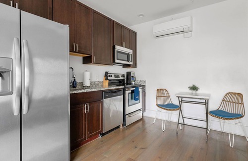 Downtown Charleston Apartment | The Quad at 493 - 4 Suites - Right on King!