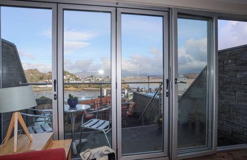 Borth-y-Gest Cottage | THE QUARTERDECK, pet friendly, with a garden in Borth-Y-Gest