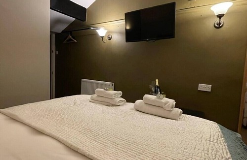 Litton Hotel | The Queens Litton