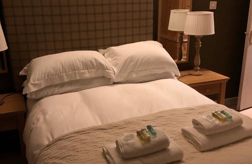 Litton Hotel | The Queens Litton