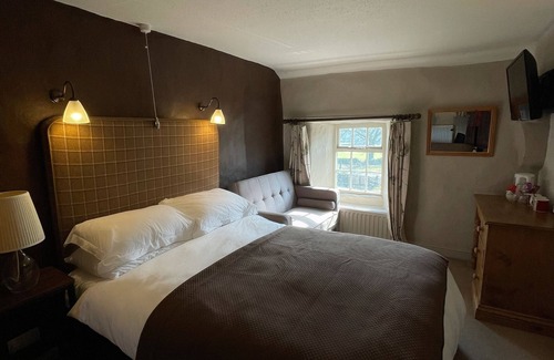 Litton Hotel | The Queens Litton