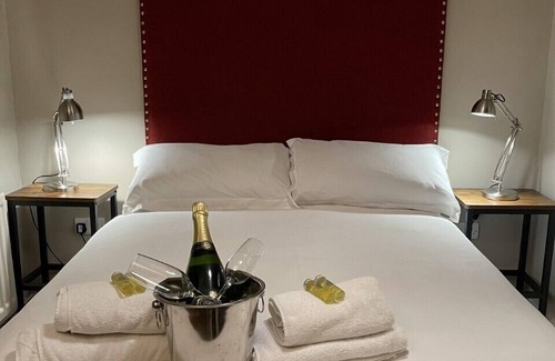 Litton Hotel | The Queens Litton
