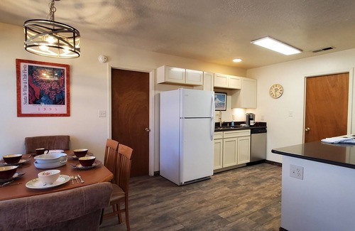 Albuquerque House | The "Rainbow" 4/bed + City Park Access