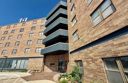 North Central Omaha Apartment | The Ralston Summary: