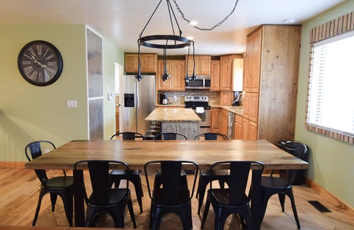 Lindon House | The Ranch House Sleeps 20, Bikes, Hot Tub