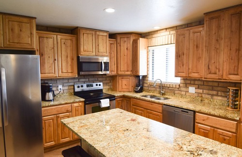 Lindon House | The Ranch House Sleeps 20, Bikes, Hot Tub