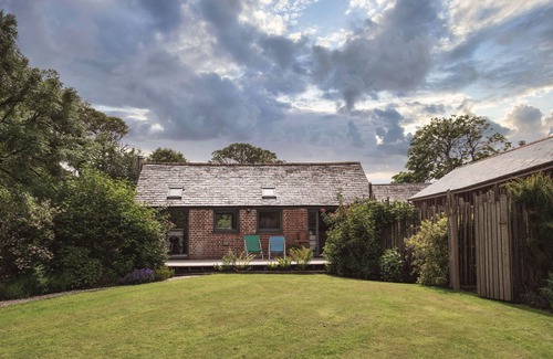 Holsworthy House | The Red Barn - sleeps 4 guests in 2 bedrooms