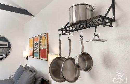 Chico House | The Red Door Guesthouse - Cozy, Central and Quiet