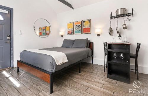 Chico House | The Red Door Guesthouse - Cozy, Central and Quiet