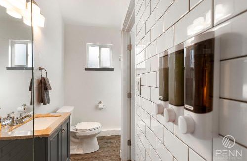 Chico House | The Red Door Guesthouse - Cozy, Central and Quiet