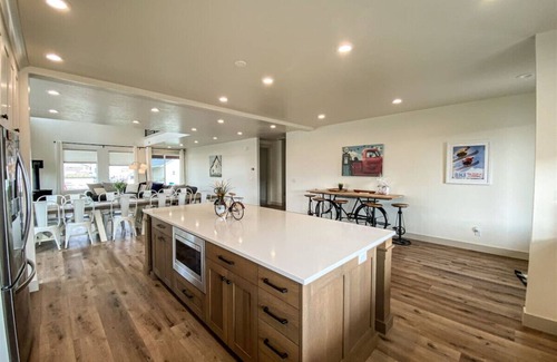 Garden City House | The Red Farmhouse- Hot tub and Swings! Sleeps 37
