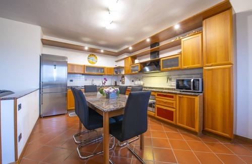 Bardolino House | The Red House - between lake and mountain