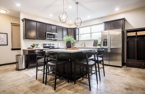 Norman House | The Red House - Sooner Side - CLOSEST you can get to Stadium and Greek Row