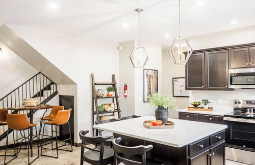 Norman House | The Red House - Sooner Side - CLOSEST you can get to Stadium and Greek Row