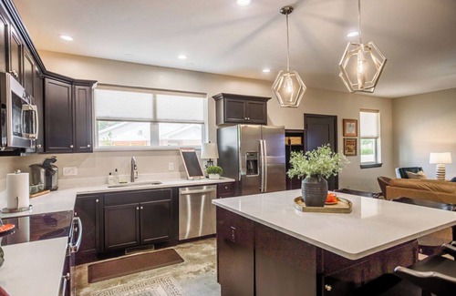 Norman House | The Red House - Sooner Side - CLOSEST you can get to Stadium and Greek Row