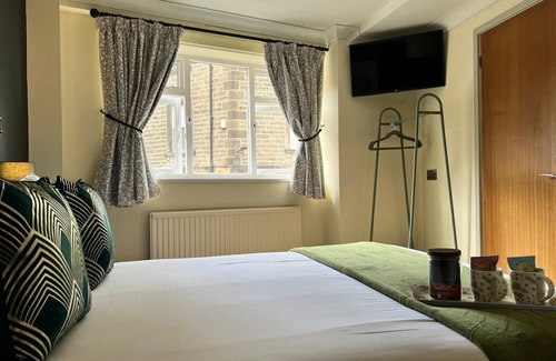 Bakewell House | The Red Lion