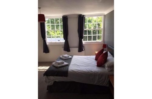 Hythe Hotel | The Red Lion