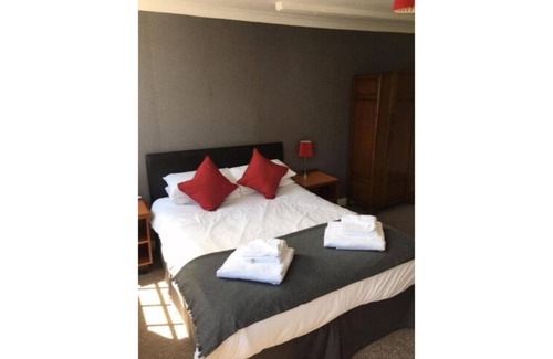 Hythe Hotel | The Red Lion