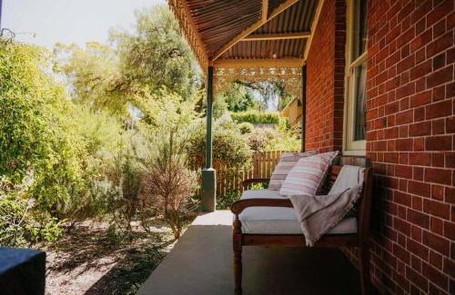 Castlemaine Apartment | The Redbrick House