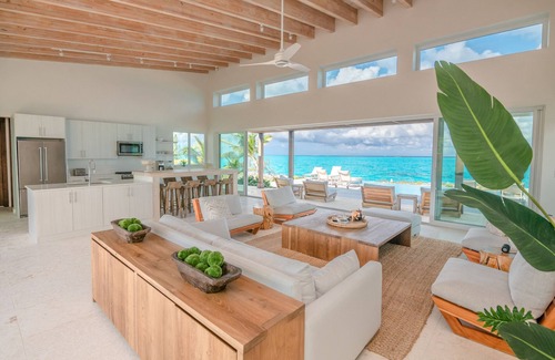 Forbes Hill House | The Reef House - Luxury Beach House With Ocean Views From Every Bedroom