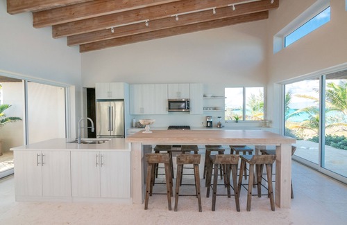 Forbes Hill House | The Reef House - Luxury Beach House With Ocean Views From Every Bedroom