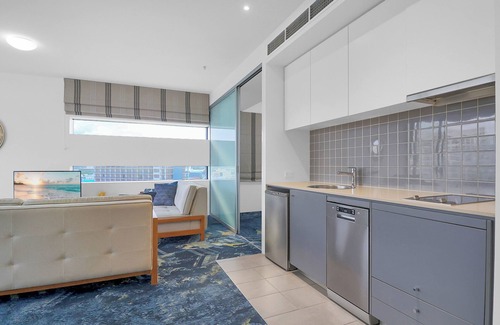 Cairns Central Business District Condo | The Reef Pad, Ideally Located With a Steller View! 1BR 1BA + Balcony