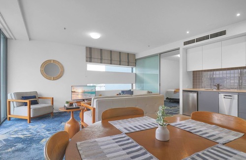 Cairns Central Business District Condo | The Reef Pad, Ideally Located With a Steller View! 1BR 1BA + Balcony