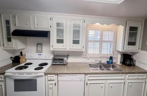 Montgomery House | The Regal Courtyard Retreat 5 Min to ASU