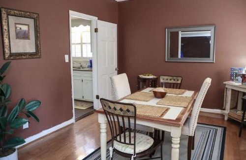 Montgomery House | The Regal Courtyard Retreat 5 Min to ASU