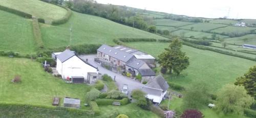 Llandefeilog House | The Reindeer Retreat Buttercup Twin