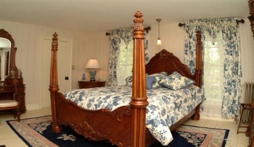 Saugerties South Bed & Breakfast | The Renwick Clifton House